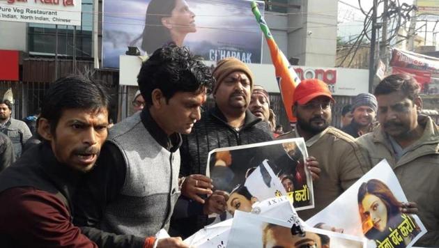 People stage a protest against ‘Chhapaak’ in Patna on Saturday (IANS Photo) People stage a protest against ‘Chhapaak’ in Patna on Saturday (IANS Photo)