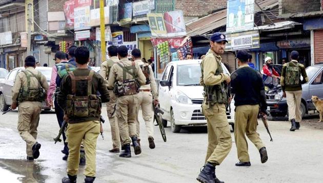 The militants and the police officer were in a vehicle that belonged to the DSP, when they were arrested in a joint operation of police and Army on the national highway near Mirbazar(PTi File Photo/Representative Image)