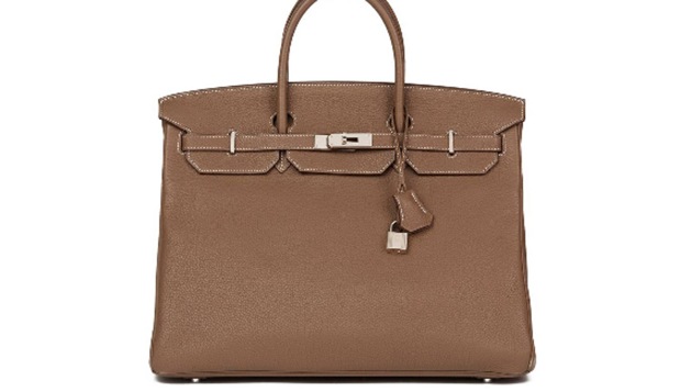 And it comes as no surprise that the bag, the Hermès Birkin 25 Hand Bag Etoupe Togog costs an estimated $18,237 which is approximately Rs 13 lakhs, according to news reports. (INSTAGRAM) 