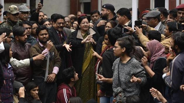 Jamia Vice Chancellor Najma Akhtar confronted by angry students on Monday who were demanding case against Delhi Police over last month’s crackdown. (Burhaan Kinu/HT Photo) Jamia Vice Chancellor Najma Akhtar confronted by angry students on Monday who were demanding case against Delhi Police over last month’s crackdown. (Burhaan Kinu/HT Photo)
