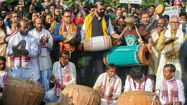 Guwahati: Singer Zubeen Garg with All Assam Students Union (AASU) chief advisor Samujjal Bhattcharjya and AASU President Dipankar Kumar Nath and other artists during the 'Ran Singa' protest against the Citizenship (Amendment) Act (CAA) in Guwahati on January 9.(PTI File Photo) Guwahati: Singer Zubeen Garg with All Assam Students Union (AASU) chief advisor Samujjal Bhattcharjya and AASU President Dipankar Kumar Nath and other artists during the 'Ran Singa' protest against the Citizenship (Amendment) Act (CAA) in Guwahati on January 9.(PTI File Photo)