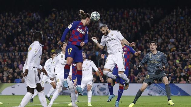 Players of Real Madrid and Barcelona in action.(Getty Images)