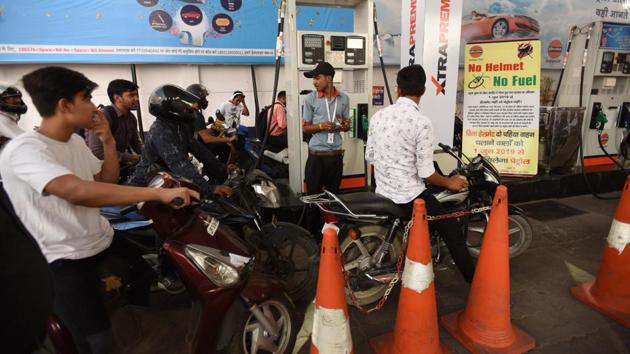 A commuter seen without helmet at a petrol pump in Noida. Oil briefly rose above $70 a barrel last week for the first time since September amid U.S.-Iran tensions. (Virendra Singh Gosain/HT PHOTO) A commuter seen without helmet at a petrol pump in Noida. Oil briefly rose above $70 a barrel last week for the first time since September amid U.S.-Iran tensions. (Virendra Singh Gosain/HT PHOTO)