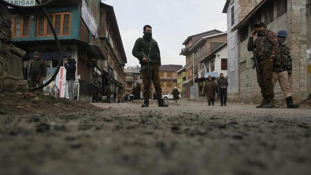 Security agencies were interrogating a police officer posted with the sensitive anti-hijacking team at Srinagar airport a day after he was arrested.(AP File Photo/Representative Image)