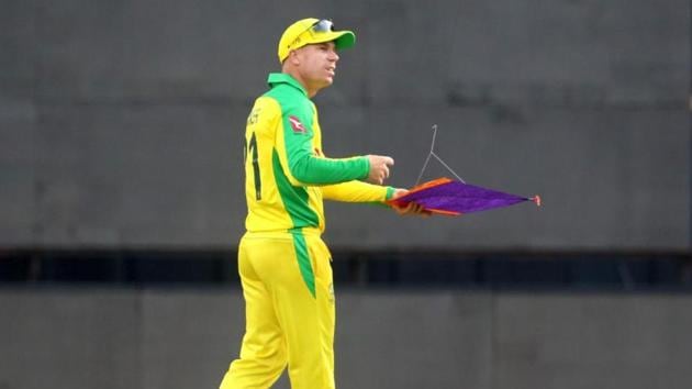 David Warner holding a kite at Wankhede Stadium(ICC/Twitter)