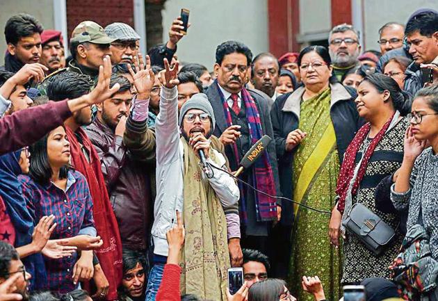 Vice Chancellor of Jamia Millia Islamia Najma Akhtar speaks to students who gathered outside her office on Monday. (Burhaan Kinu/HT PHOTO) Vice Chancellor of Jamia Millia Islamia Najma Akhtar speaks to students who gathered outside her office on Monday. (Burhaan Kinu/HT PHOTO)