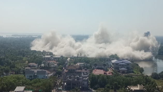 Smoke rises after the Jain Coral Cove apartment complex in Kochi is demolished. (Vivek Nair/HT Photo) Smoke rises after the Jain Coral Cove apartment complex in Kochi is demolished. (Vivek Nair/HT Photo)