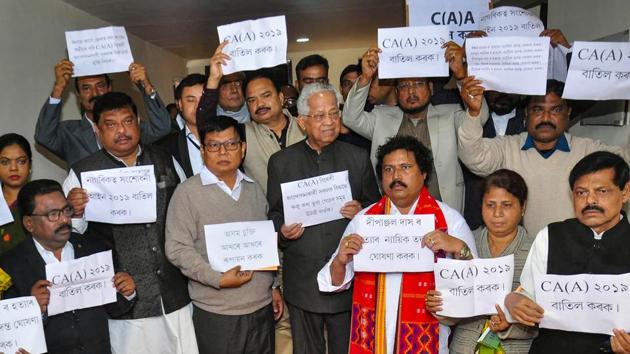 Former CM Tarun Gogoi, along with Congress leaders, staging a protest against CAA outside the Assam assembly on Monday.(PTI Photo) Former CM Tarun Gogoi, along with Congress leaders, staging a protest against CAA outside the Assam assembly on Monday.(PTI Photo)