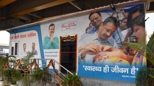 Mohalla clinic at Gujjar Chowk, Sangam Vihar in New Delhi. The AAP government in Delhi has already set up 450 mohalla clinics and 25 polyclinics. (Sanchit Khanna/HT PHOTO) Mohalla clinic at Gujjar Chowk, Sangam Vihar in New Delhi. The AAP government in Delhi has already set up 450 mohalla clinics and 25 polyclinics. (Sanchit Khanna/HT PHOTO)