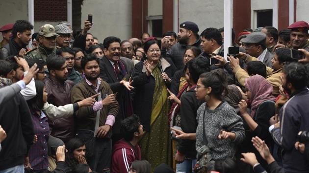 Jamia Millia Islamia vice chancellor Najma Akhtar speaks to students outside her office on Monday.(Burhaan Kinu/HT PHOTO)