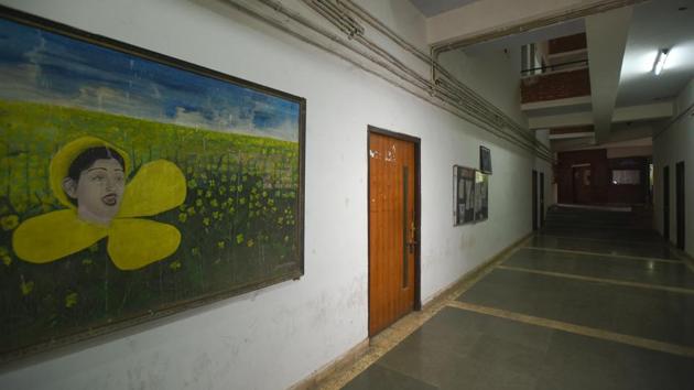 The JNU Students’ Union (JNUSU) also reiterated that it will not call off the registration boycott without a rollback of the hiked hostel fee. JNUSU president Aishe Ghosh further added that they had asked the administration on Saturday to allow them to register without paying the hostel fee and resume classes. But the proposal was turned down by the administration. (Amal KS / HT Photo) The JNU Students’ Union (JNUSU) also reiterated that it will not call off the registration boycott without a rollback of the hiked hostel fee. JNUSU president Aishe Ghosh further added that they had asked the administration on Saturday to allow them to register without paying the hostel fee and resume classes. But the proposal was turned down by the administration. (Amal KS / HT Photo)