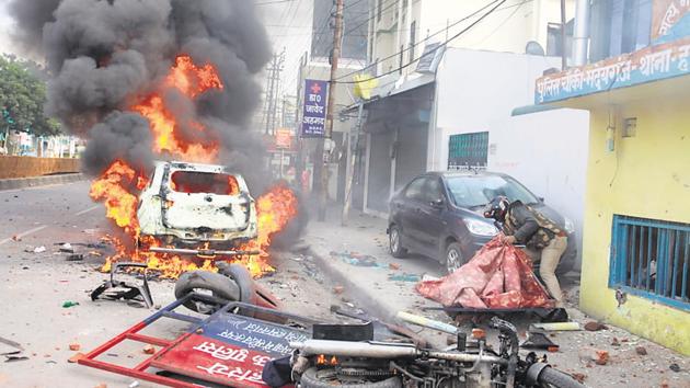 Vehicles seen set on fire next to a police chowki after demonstrations against the Citizenship Amendment Act (CAA) and National Register of Citizens (NRC) turned violent in Lucknow on December 19, 2019.(HT Photo)