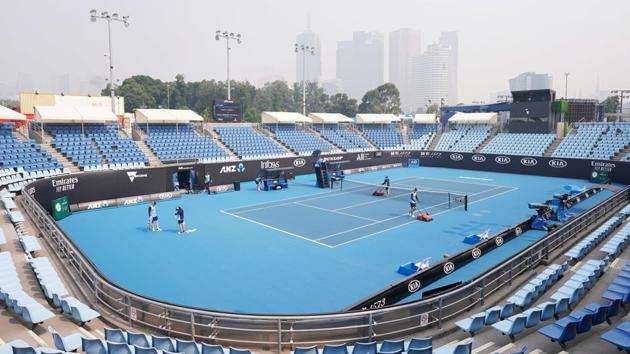 A general view is seen with the city skyline shrouded by smoke haze from bushfires during an Australian Open practice session(REUTERS)