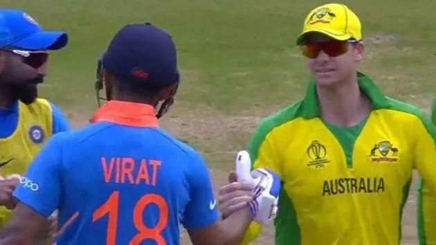 Indian captain Virat Kohli with Australian cricketer Steve Smith.(Twitter screengrab)