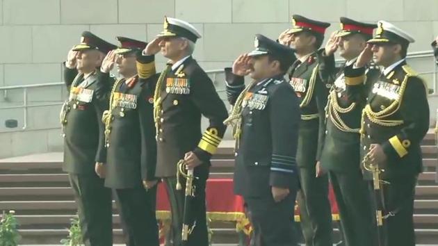 Chief of Defence Staff General Bipin Rawat, Army chief General Manoj Mukund Narawane, chief of the Air Staff Air Chief Marshal RKS Bhadauria and Navy chief Admiral Karambir Singh pay tribute at the National War Memorial on Army Day on Wednesday.(ANI photo)