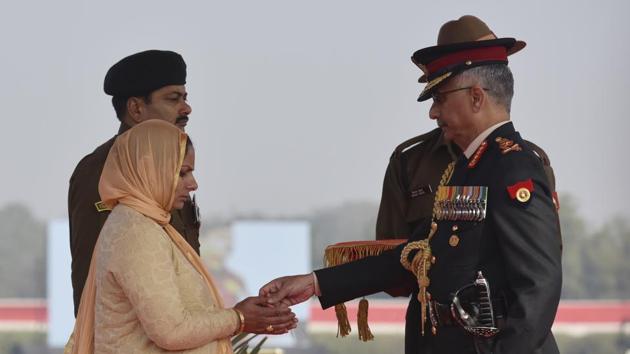 Aruna Rani, wife of Hav. Baljeet Singh receives the Sena Medal (Posthumous) from Gen M M Naravane. The army chief gives away gallantry awards to soldiers and unit citations to different battalions for outstanding and sustained performances during operations and also during peace time. On Wednesday, 15 soldiers were decorated with gallantry awards while 18 battalions got unit citations. (Vipin Kumar / HT Photo) Aruna Rani, wife of Hav. Baljeet Singh receives the Sena Medal (Posthumous) from Gen M M Naravane. The army chief gives away gallantry awards to soldiers and unit citations to different battalions for outstanding and sustained performances during operations and also during peace time. On Wednesday, 15 soldiers were decorated with gallantry awards while 18 battalions got unit citations. (Vipin Kumar / HT Photo)