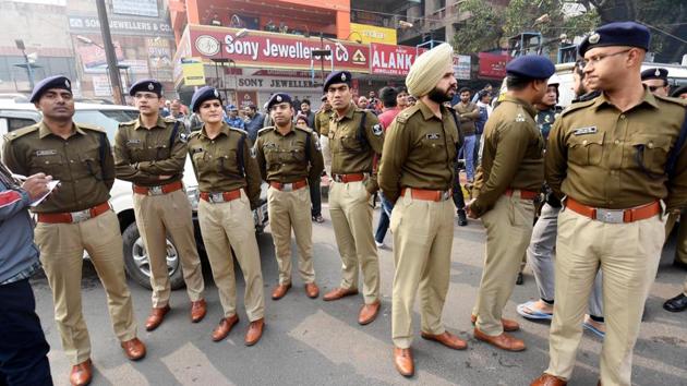 The funnels vest discretion in the individual officers, be it police officers or the magistrates, who decide whether or not there is sufficient basis to proceed further with a case at each stage(Santosh Kumar / Hindustan Times)