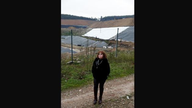 In a letter sent to the environment ministry last month, Ribeiro said he believes Portugal became an attractive destination for trash due to its low waste management fee for landfills, which was set at €9.90 per tonne in 2019, compared to a European average of €80. “The country has to think whether it wants this type of business, whether it wants to be seen as Europe’s rubbish dump,” Jose Ribeiro, mayor of Valongo, told Reuters. (Rafael Marchante / REUTERS) In a letter sent to the environment ministry last month, Ribeiro said he believes Portugal became an attractive destination for trash due to its low waste management fee for landfills, which was set at €9.90 per tonne in 2019, compared to a European average of €80. “The country has to think whether it wants this type of business, whether it wants to be seen as Europe’s rubbish dump,” Jose Ribeiro, mayor of Valongo, told Reuters. (Rafael Marchante / REUTERS)