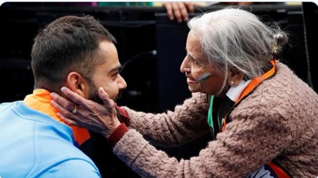 Charulata Patel with Virat Kohli(Twitter)