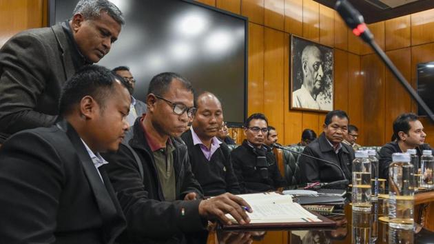 Bru people during signing of an agreement for permanent settlement of 40,000 displaced Bru tribals in Tripura.(PTI Photo)