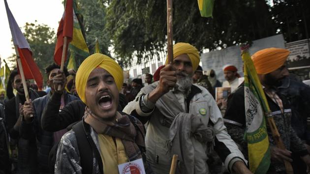 Farmers from Punjab join the ongoing protests against CAA and NRC at Shaheen Bagh and Jamia Millia Islamia University. “We started preparing the langar early morning. We brought 35kg of sabzi with us along with utensils and around 500 litres of milk. We used it to prepare kheer and tea for everyone,” said Garmail Singh, a farmer from Bhatinda. (Burhaan Kinu / HT Photo) Farmers from Punjab join the ongoing protests against CAA and NRC at Shaheen Bagh and Jamia Millia Islamia University. “We started preparing the langar early morning. We brought 35kg of sabzi with us along with utensils and around 500 litres of milk. We used it to prepare kheer and tea for everyone,” said Garmail Singh, a farmer from Bhatinda. (Burhaan Kinu / HT Photo)