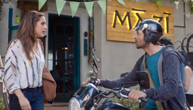 Sara Ali Khan and Kartik Aaryan in a still from Love Aaj Kal trailer.