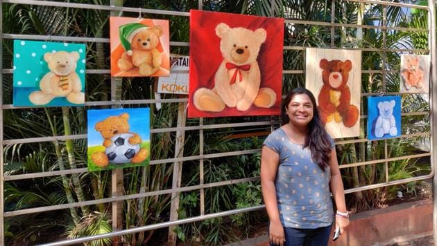 26-year-old Pune artist Vrushalee Joshi, with 12 canvases featuring teddy bears(HT Photo)