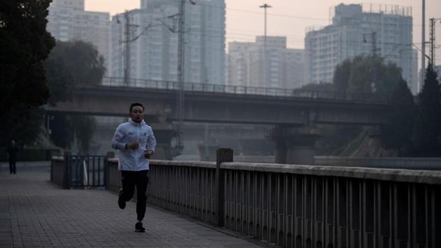 The 26-year-old bantamweight has recovered from losing three of his first four fights to improve his win-loss-draw record to 14-3-1, with three wins by knockout. But it is Zhang’s determination to pursue his career despite numerous obstacles that has won him the hearts of Chinese sports fans and the admiration of the wider public. (Noel Celis / AFP) The 26-year-old bantamweight has recovered from losing three of his first four fights to improve his win-loss-draw record to 14-3-1, with three wins by knockout. But it is Zhang’s determination to pursue his career despite numerous obstacles that has won him the hearts of Chinese sports fans and the admiration of the wider public. (Noel Celis / AFP)