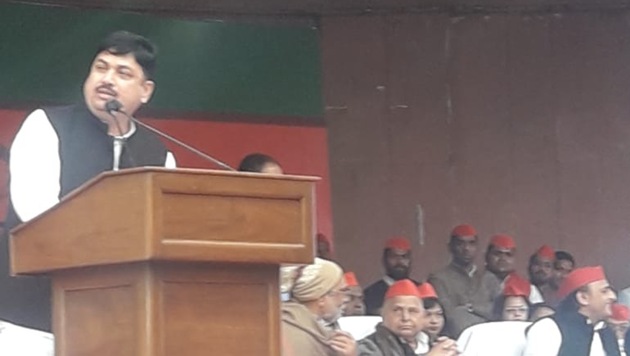 Former Hindu Yuva Vahini chief Sunil Singh being inducted into the Samajwadi Party on Saturday in Lucknow. (Pankaj Jaiswal, HT Photo) Former Hindu Yuva Vahini chief Sunil Singh being inducted into the Samajwadi Party on Saturday in Lucknow. (Pankaj Jaiswal, HT Photo)