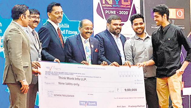 Investors and entrepreneurs celebrate a winning pitch.(HT PHOTO) Investors and entrepreneurs celebrate a winning pitch.(HT PHOTO)