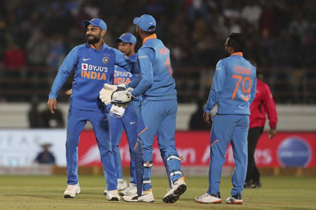 India's captain Virat Kohli, left, celebrates with teammates the dismissal of Australia's Mitchell Starc.(AP)