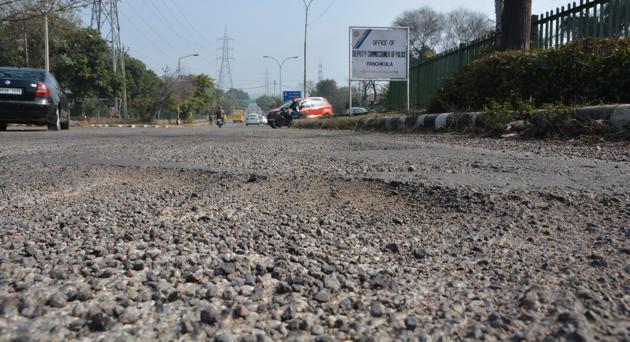 Main roads of Panchkula — such as this one near the office of deputy commissioner of police in Sector 1 — are in a bad shape.(Sant Arora/HT)