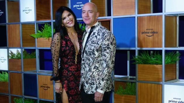 Amazon chief executive officer Jeff Bezos along with his girlfriend and American news anchor Lauren Sanchez during an event at Grand Hyatt in Mumbai. (Prodip Guha/HT Photo) Amazon chief executive officer Jeff Bezos along with his girlfriend and American news anchor Lauren Sanchez during an event at Grand Hyatt in Mumbai. (Prodip Guha/HT Photo)