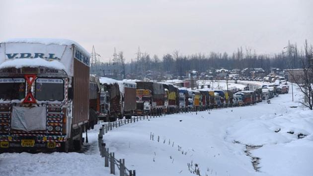 Trucks stranded due to heavy snowfall at the Srinagar-Jammu National Highway near Qazigund, south of Srinagar, Jammu and Kashmir. (Waseem Andrabi/HT Photo) Trucks stranded due to heavy snowfall at the Srinagar-Jammu National Highway near Qazigund, south of Srinagar, Jammu and Kashmir. (Waseem Andrabi/HT Photo)