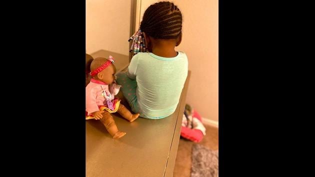 Images which show the angry girl sitting with her back towards the doll. (Twitter/@OohLala) Images which show the angry girl sitting with her back towards the doll. (Twitter/@OohLala)