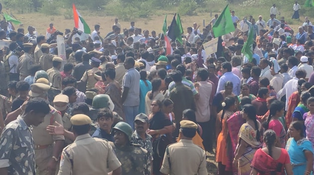 The legislation was tabled in the Andhra assembly on a day that protests against it rocked the Amaravati region, with hundreds farmers and women defying prohibitory orders and breaking security cordon, trying to reach the Legislature complex.(HT Photo)