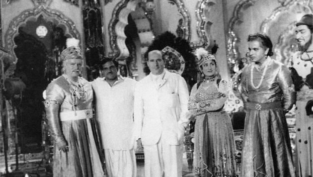 Italian filmmaker Roberto Rossellini with the crew of Mughal-e-Azam.