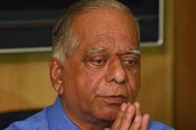 Makarand Sakharam Kulkarni, 67, brother of real estate developer Deepak Sakharam Kulkarni (DSK), both of whom are in jail in the case over the cheating of investors in DSK Group, moved for bail in a special court in Pune(HT/PHOTO)