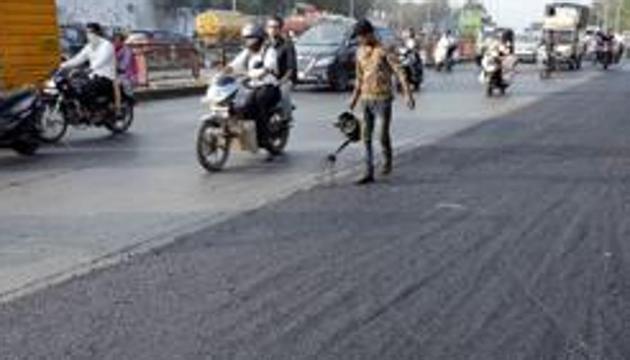 Civic works on roads and bridges need approval from the traffic department, as they are responsible for managing traffic by providing alternate routes or additional manpower at the site. (HT/PHOTO) Civic works on roads and bridges need approval from the traffic department, as they are responsible for managing traffic by providing alternate routes or additional manpower at the site. (HT/PHOTO)