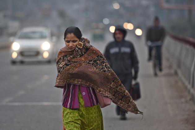 People seen in warm clothes on a cold winter morning, at Shadipur, in New Delhi. (Sanchit Khanna/HT PHOTO) People seen in warm clothes on a cold winter morning, at Shadipur, in New Delhi. (Sanchit Khanna/HT PHOTO)