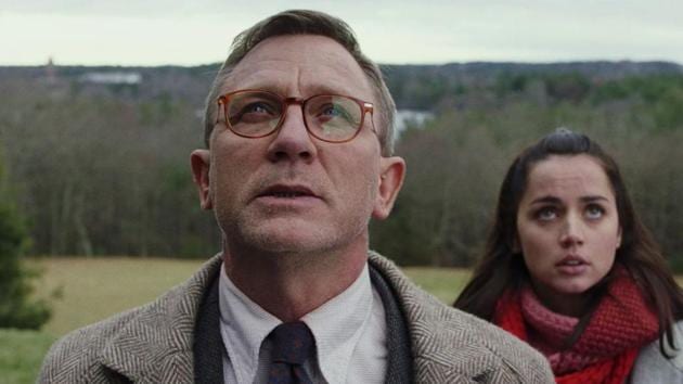 Daniel Craig and Ana DeArmas in Knives Out.