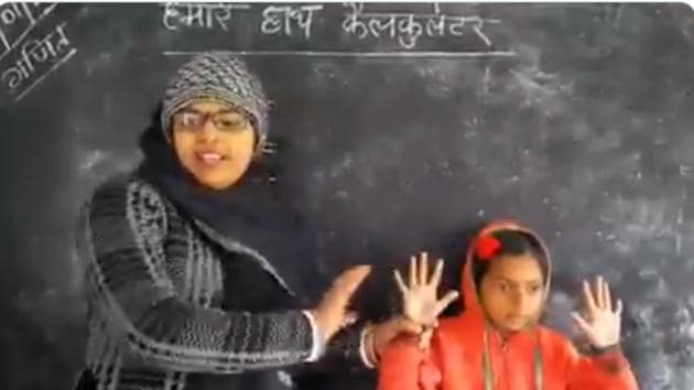 The video shows the teacher demonstrating an interesting trick to calculate the 9 times table without using multiplication.(Twitter/@anandmahindra)