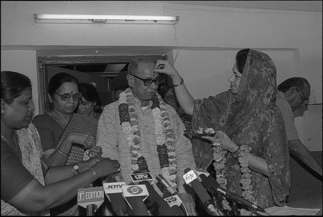 Kushabhau Thakre right after being appointed BJP president unopposed on April 14, 1998. Thakre, among the founder members of the BJP was elected party president for a three year term. While he held many positions in the party over the years, he is credited with strengthening the party fold and grooming a long line of leaders who eventually rose to power. (HC Tiwari / HT Archive) Kushabhau Thakre right after being appointed BJP president unopposed on April 14, 1998. Thakre, among the founder members of the BJP was elected party president for a three year term. While he held many positions in the party over the years, he is credited with strengthening the party fold and grooming a long line of leaders who eventually rose to power. (HC Tiwari / HT Archive)