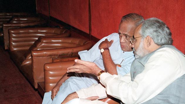 Jana Krishnamurthy with Narendra Modi at a BJP National Executive meeting in Delhi on March 25, 2001. Krishnamurthy, also a former law minister was party president from 2001 to 2002. Starting as a RSS volunteer, the Madurai born, Krishnamurthy opted for the BJP at a time when the party did not evoke much response in the southern states. (Arvind Yadav / HT Archive) 