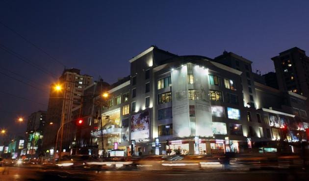 West India will get 36 new malls over 17.5 mn sq. ft. area, followed closely by South India with 35 new malls over nearly 17 mn sq. ft. (Hindustan Times) West India will get 36 new malls over 17.5 mn sq. ft. area, followed closely by South India with 35 new malls over nearly 17 mn sq. ft. (Hindustan Times)
