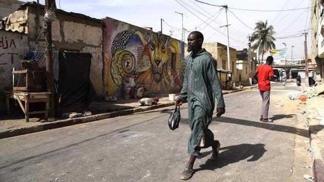 Photos: Art spruces up colonial-era buildings in Dakar neighbourhood ...