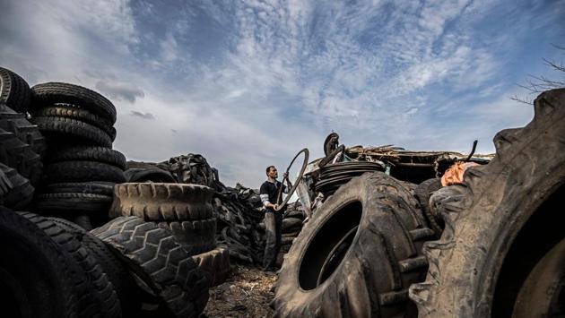 Photos An Egyptian Village Turning A Profit On Used Tyres Hindustan Times