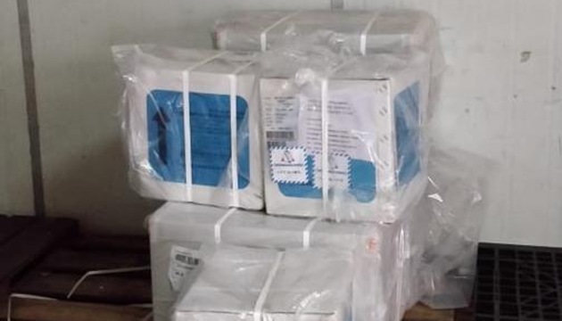 India on Thursday handed over 30,000 doses of measles and rubella vaccine to the Maldives to contain a measles outbreak in the Indian Ocean archipelago