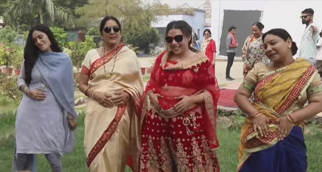 Neena Gupta and Maanvi Gagroo on the sets of Shubh Mangal Zyada Saavdhan.