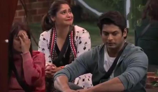Bigg Boss 13: Sidharth Shukla and Arti Singh share a friendly bond and often support each other in the game. Bigg Boss 13: Sidharth Shukla and Arti Singh share a friendly bond and often support each other in the game.